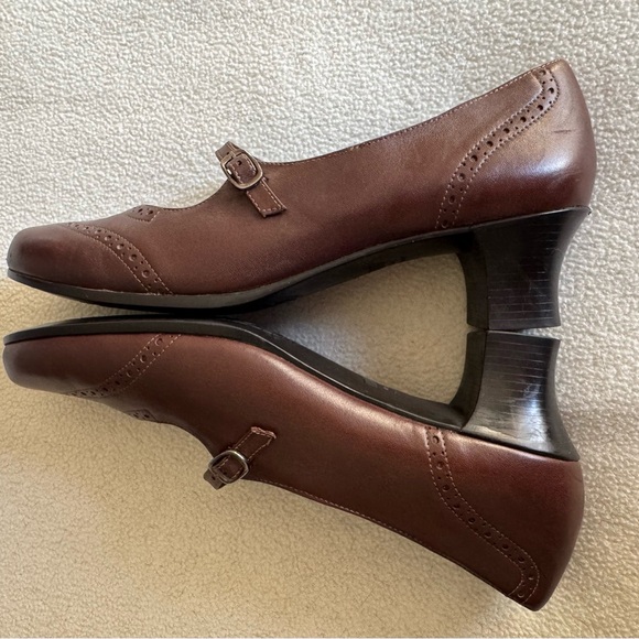 Munro Isabel Pumps - Picture 3 of 7